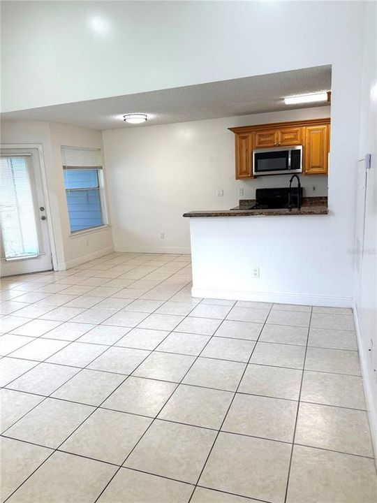 For Rent: $1,700 (2 beds, 2 baths, 947 Square Feet)