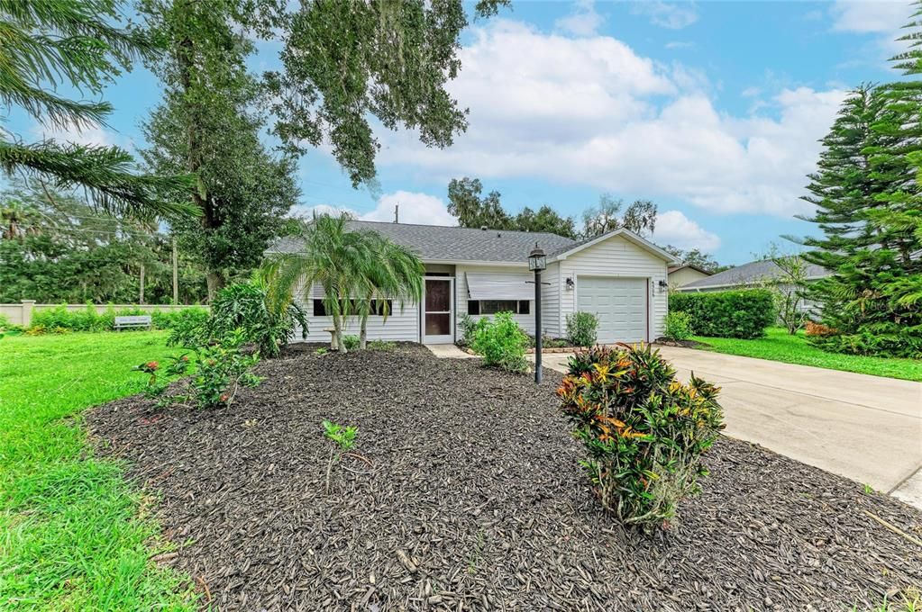 For Sale: $275,500 (2 beds, 2 baths, 1261 Square Feet)