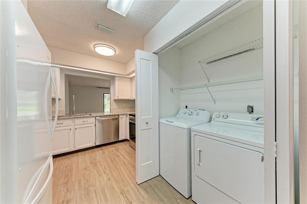 For Sale: $275,500 (2 beds, 2 baths, 1261 Square Feet)
