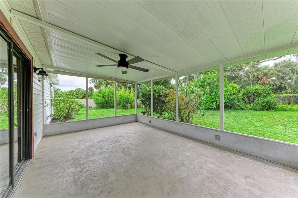 For Sale: $275,500 (2 beds, 2 baths, 1261 Square Feet)