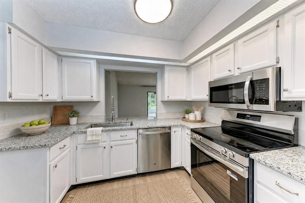 For Sale: $275,500 (2 beds, 2 baths, 1261 Square Feet)