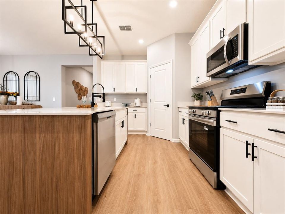 En Venta: $887,000 (74 camas, 3 baños, 2199 Pies cuadrados)