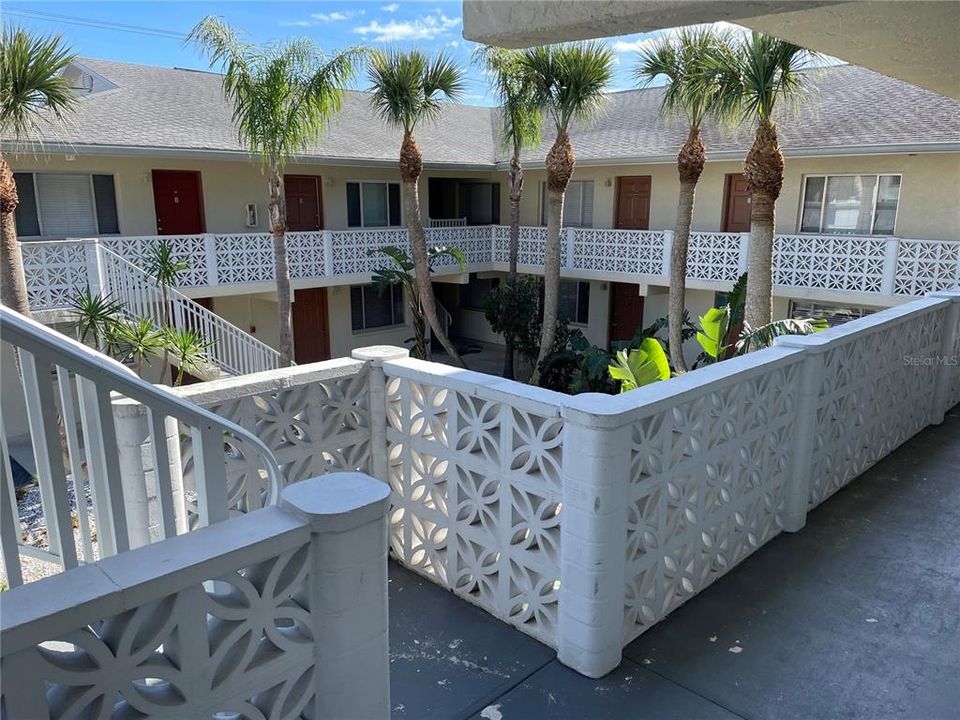 For Sale: $89,900 (1 beds, 1 baths, 608 Square Feet)