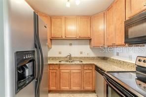 For Sale: $89,900 (1 beds, 1 baths, 608 Square Feet)