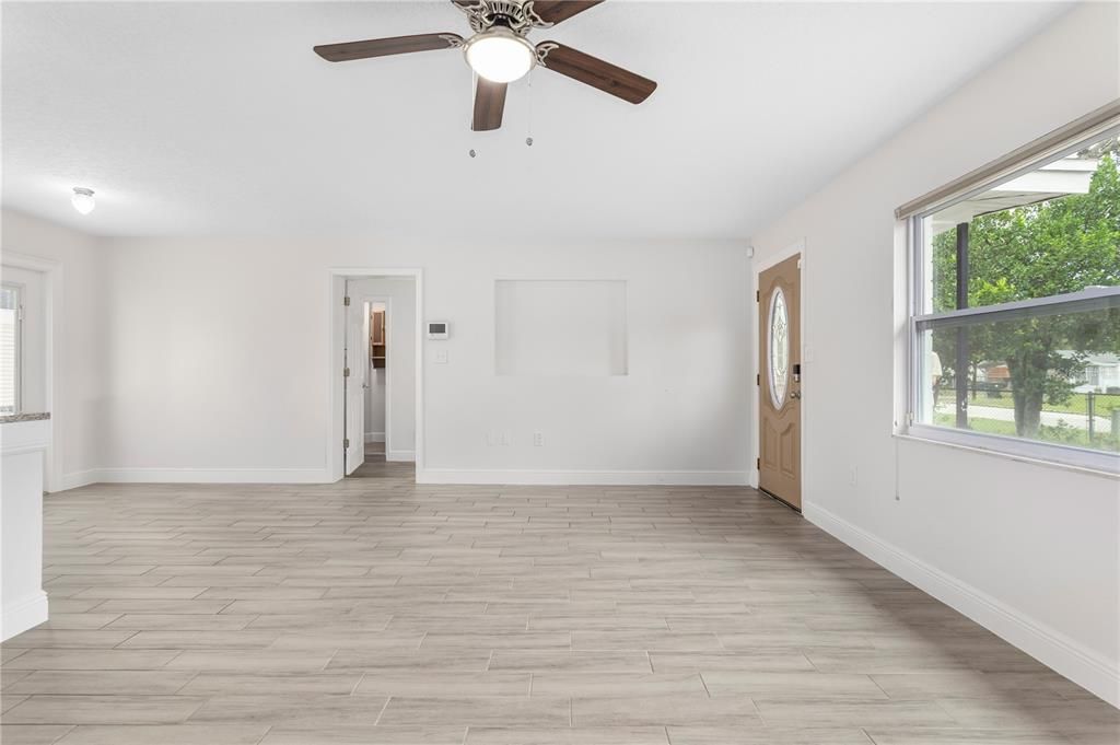 For Sale: $289,000 (3 beds, 2 baths, 1081 Square Feet)