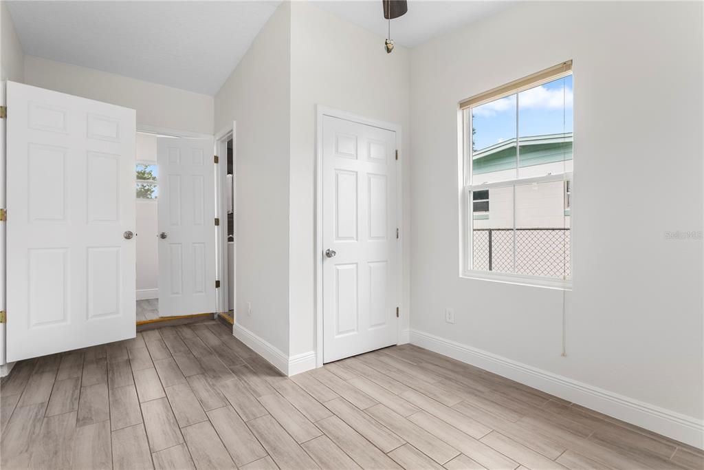 For Sale: $289,000 (3 beds, 2 baths, 1081 Square Feet)