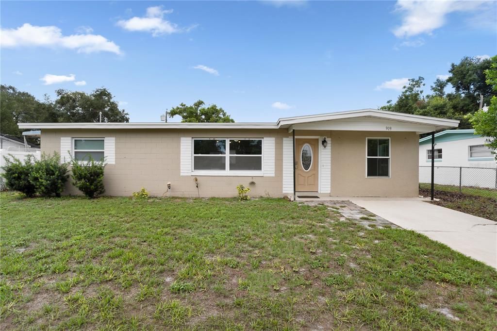 For Sale: $289,000 (3 beds, 2 baths, 1081 Square Feet)