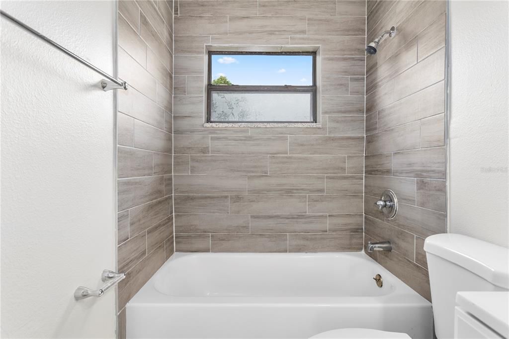 For Sale: $289,000 (3 beds, 2 baths, 1081 Square Feet)