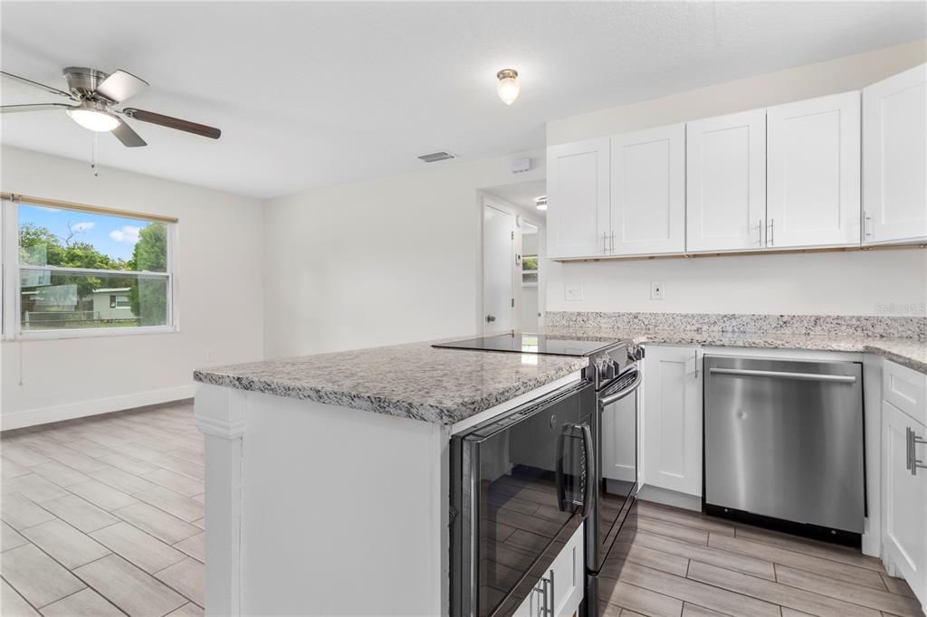 For Sale: $289,000 (3 beds, 2 baths, 1081 Square Feet)