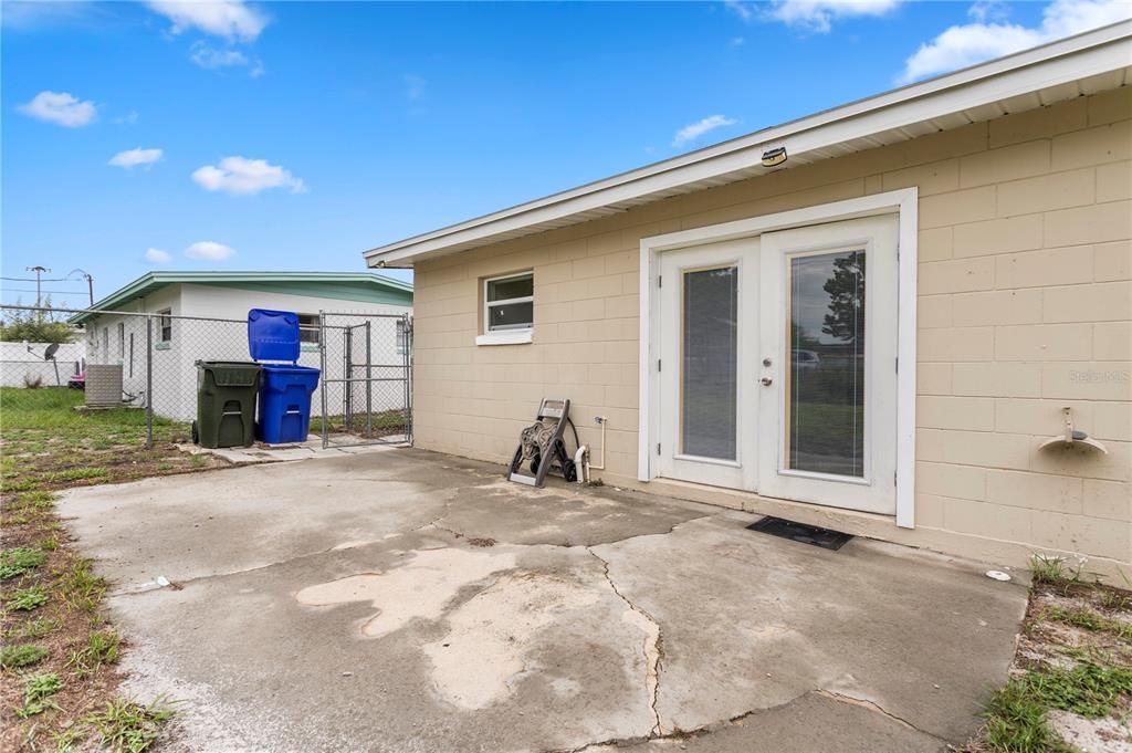 For Sale: $289,000 (3 beds, 2 baths, 1081 Square Feet)