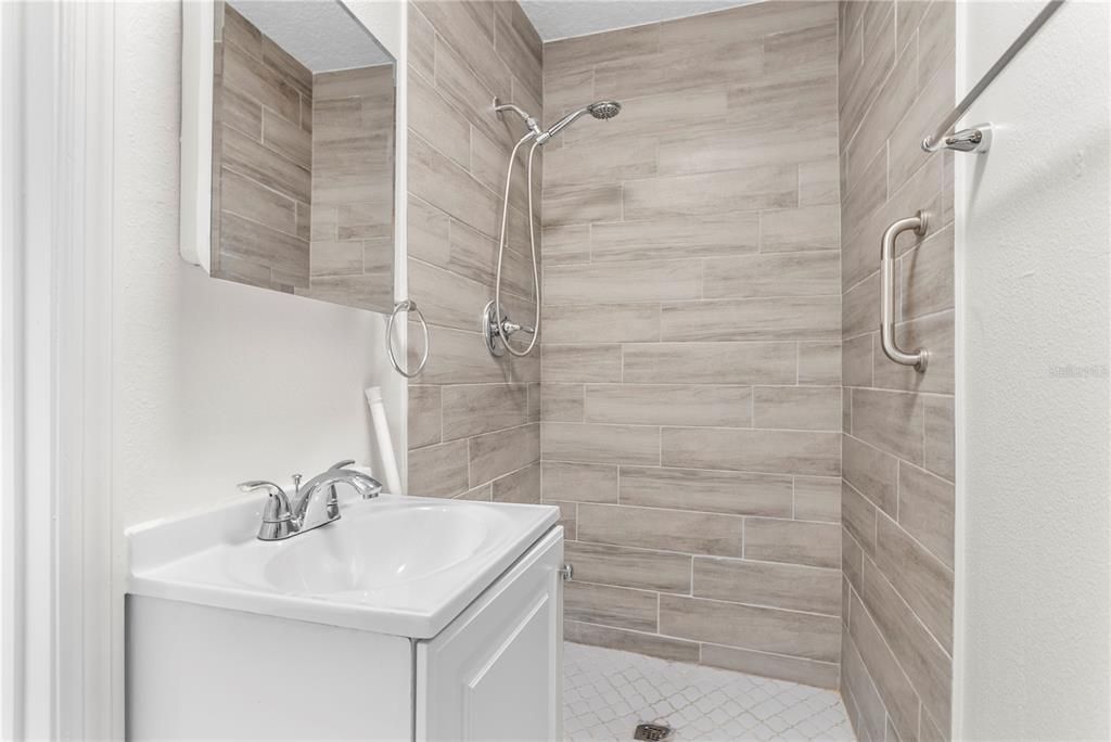 For Sale: $289,000 (3 beds, 2 baths, 1081 Square Feet)