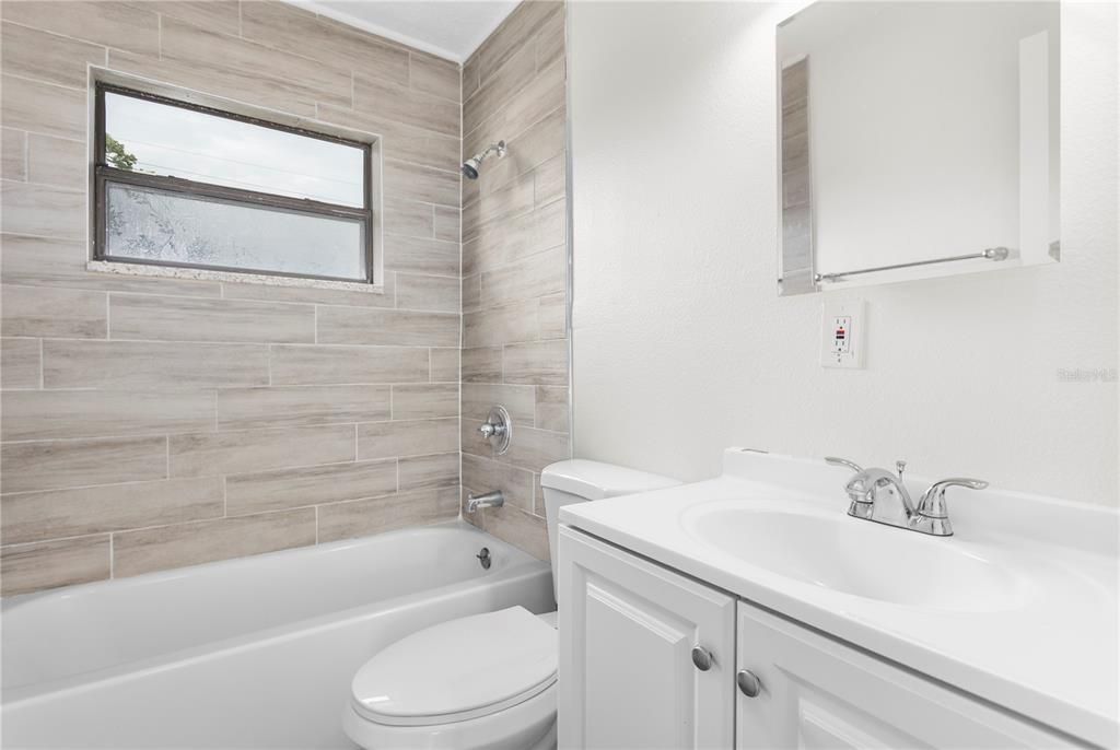 For Sale: $289,000 (3 beds, 2 baths, 1081 Square Feet)