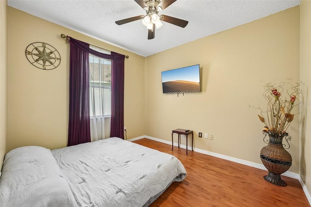 En Venta: $395,000 (4 camas, 2 baños, 1825 Pies cuadrados)