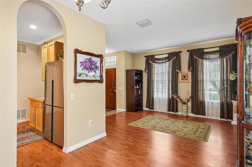 En Venta: $395,000 (4 camas, 2 baños, 1825 Pies cuadrados)