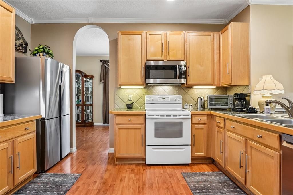 En Venta: $395,000 (4 camas, 2 baños, 1825 Pies cuadrados)