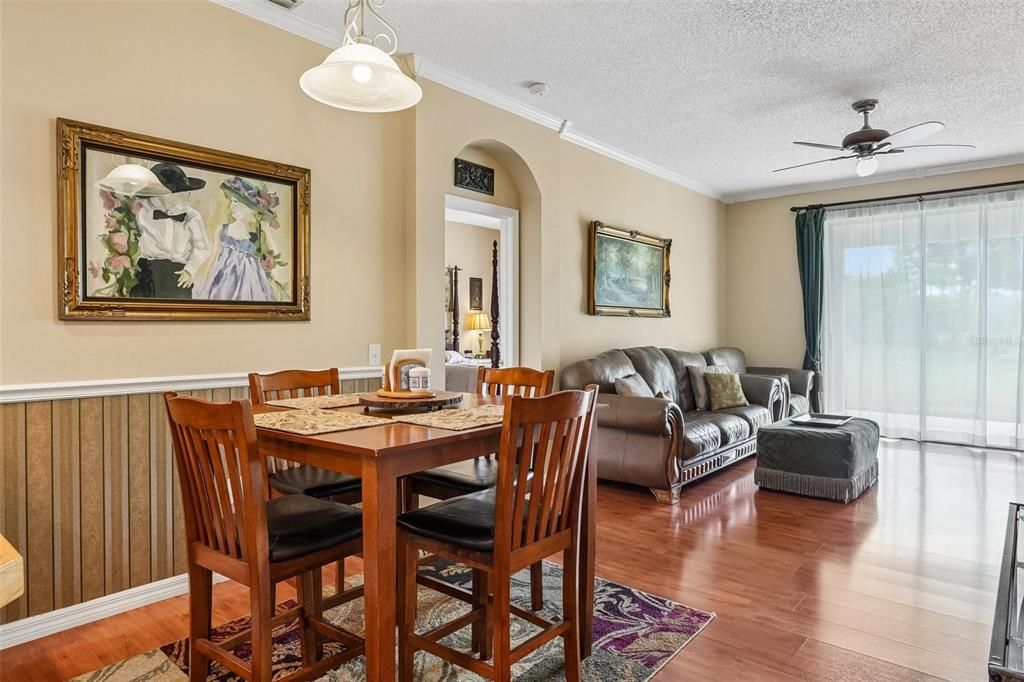 En Venta: $395,000 (4 camas, 2 baños, 1825 Pies cuadrados)