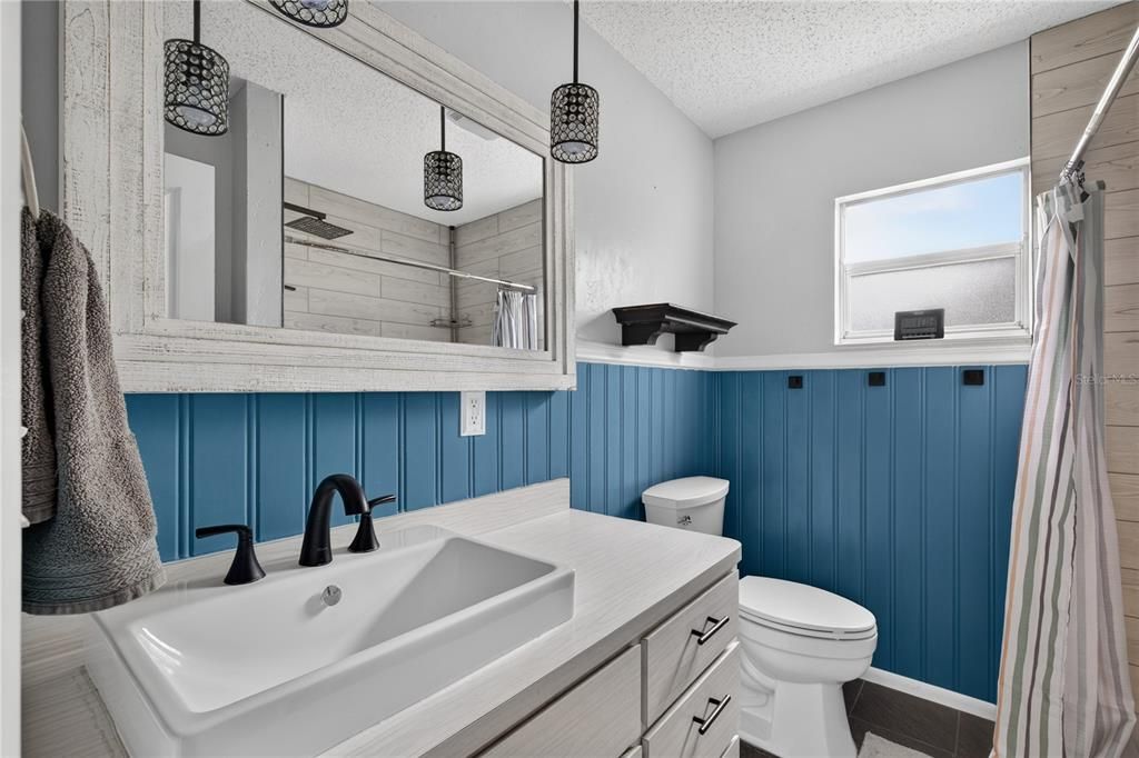 For Sale: $249,900 (2 beds, 1 baths, 1270 Square Feet)