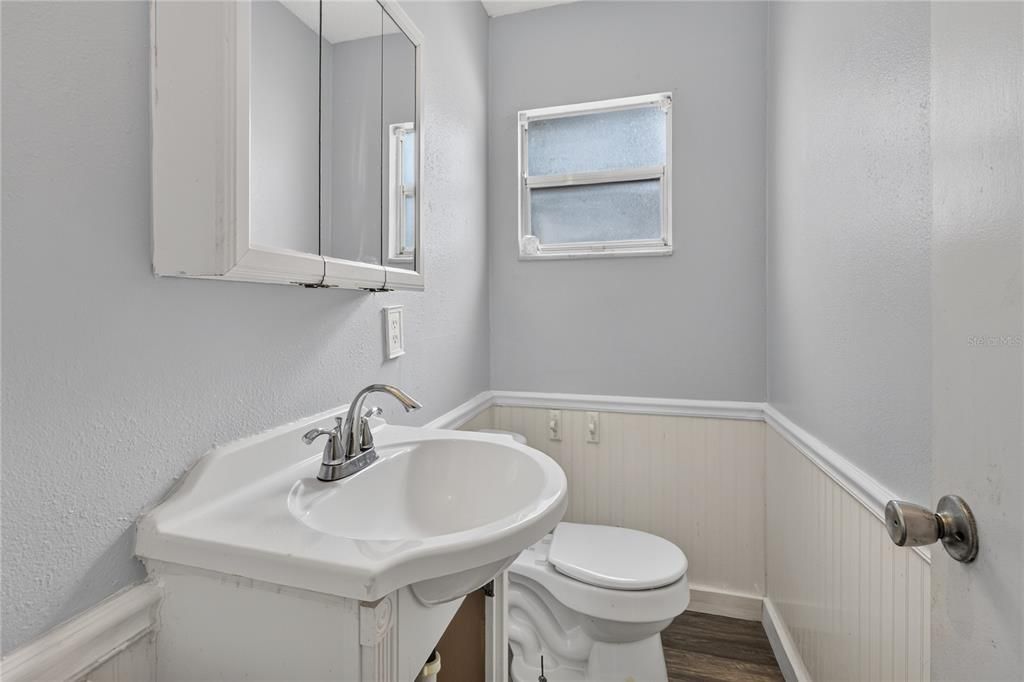 For Sale: $249,900 (2 beds, 1 baths, 1270 Square Feet)