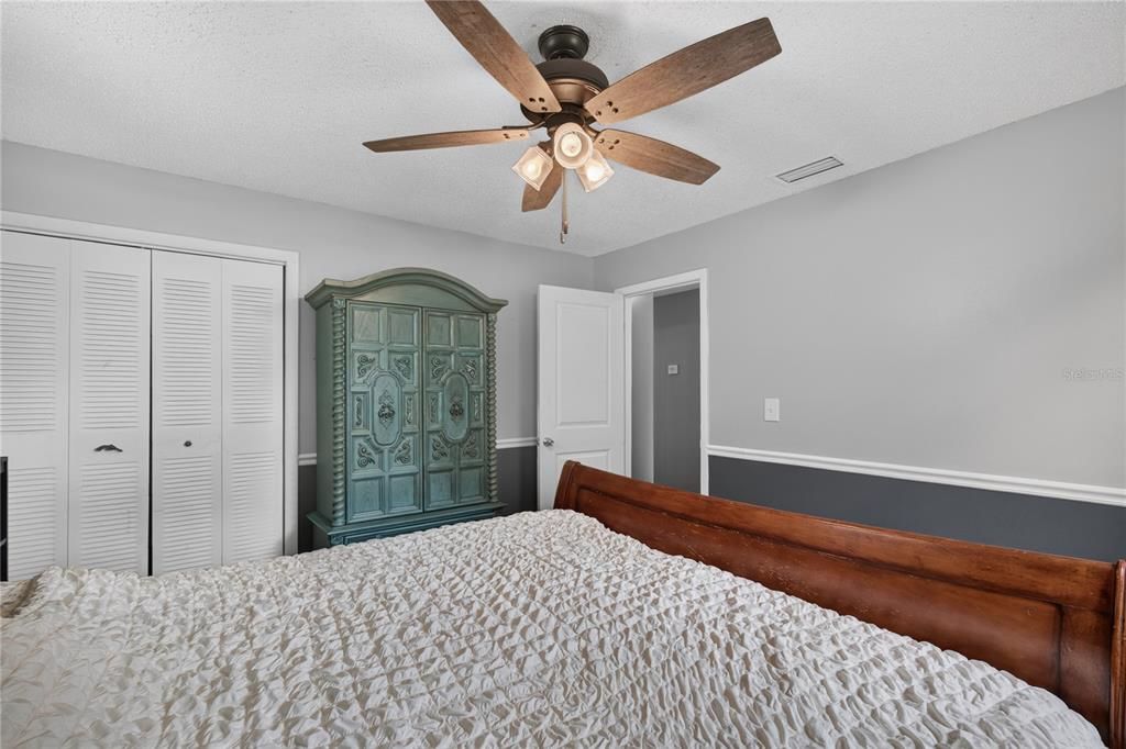For Sale: $249,900 (2 beds, 1 baths, 1270 Square Feet)