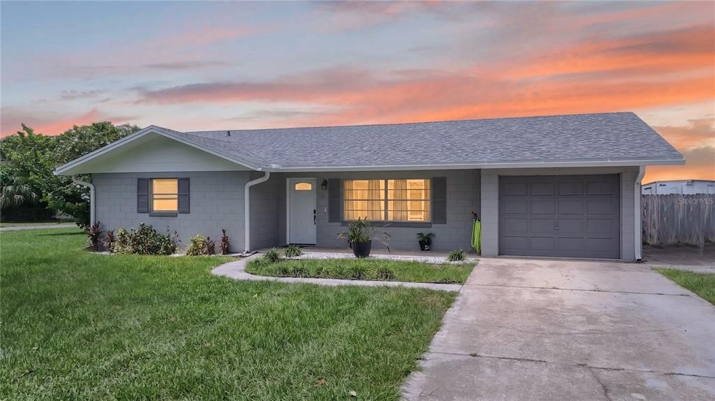For Sale: $249,900 (2 beds, 1 baths, 1270 Square Feet)