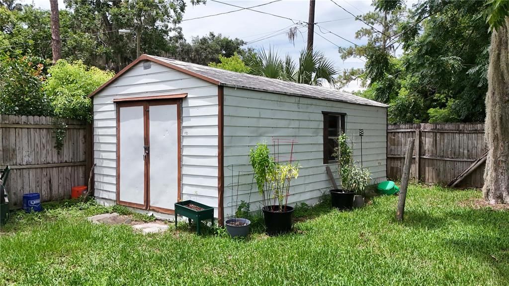 For Sale: $249,900 (2 beds, 1 baths, 1270 Square Feet)