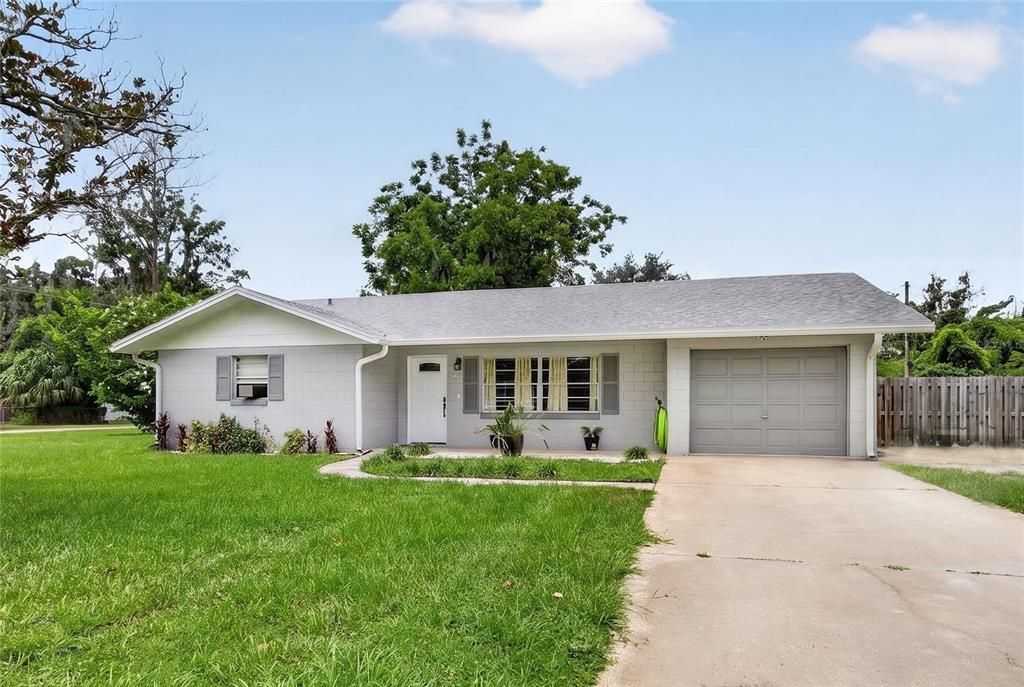 For Sale: $249,900 (2 beds, 1 baths, 1270 Square Feet)