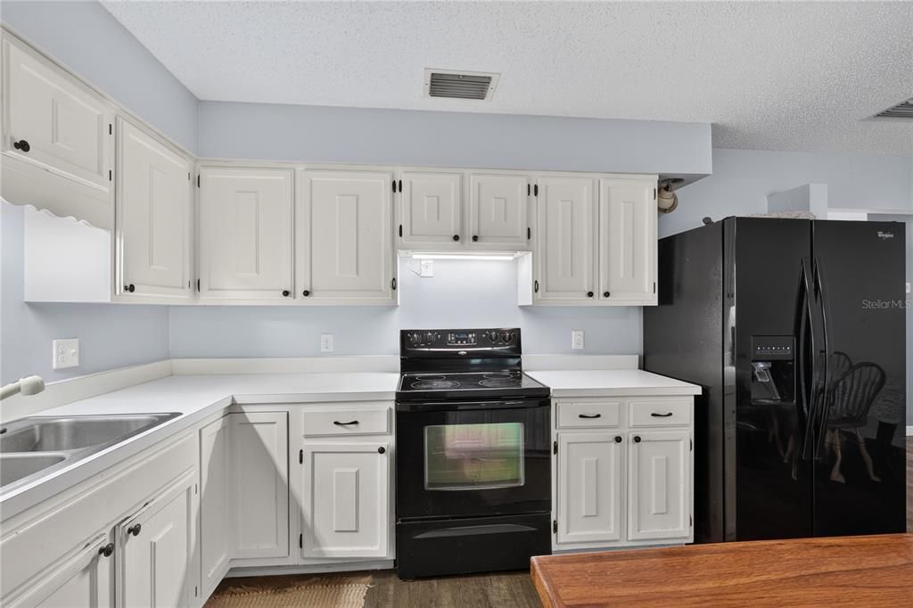 For Sale: $249,900 (2 beds, 1 baths, 1270 Square Feet)