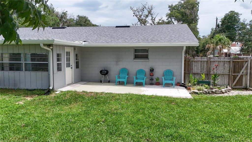 For Sale: $249,900 (2 beds, 1 baths, 1270 Square Feet)