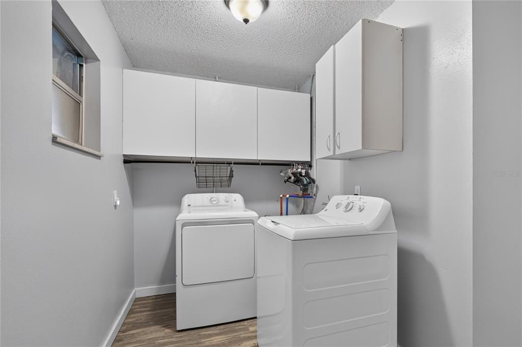 For Sale: $249,900 (2 beds, 1 baths, 1270 Square Feet)