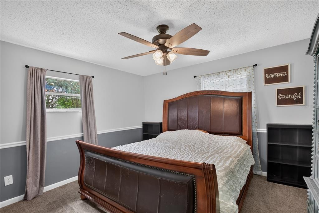 For Sale: $249,900 (2 beds, 1 baths, 1270 Square Feet)