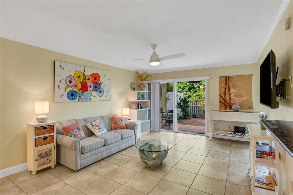 For Sale: $159,000 (1 beds, 1 baths, 768 Square Feet)