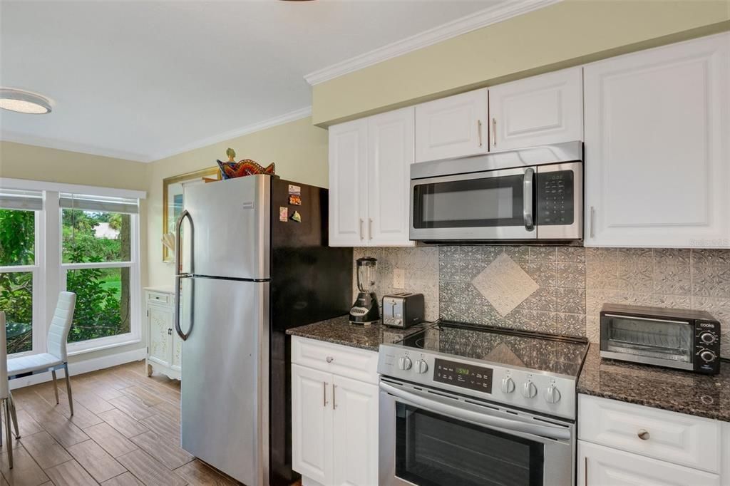 For Sale: $159,000 (1 beds, 1 baths, 768 Square Feet)