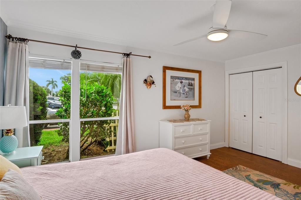 For Sale: $159,000 (1 beds, 1 baths, 768 Square Feet)