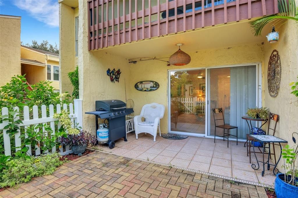 For Sale: $159,000 (1 beds, 1 baths, 768 Square Feet)