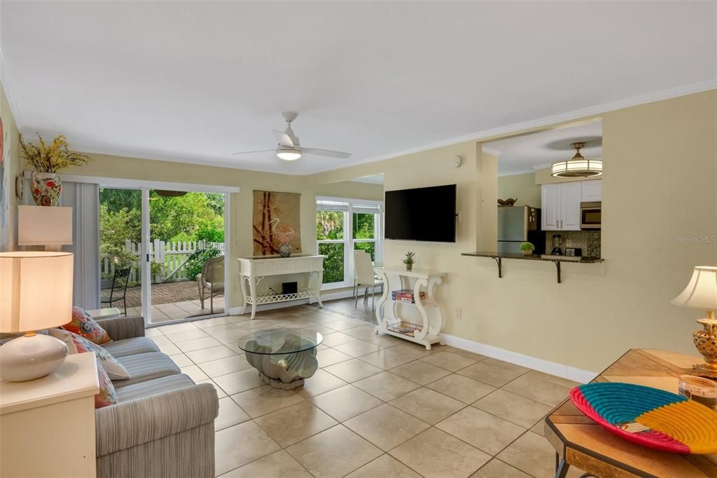 For Sale: $159,000 (1 beds, 1 baths, 768 Square Feet)