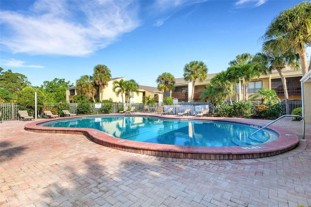 For Sale: $159,000 (1 beds, 1 baths, 768 Square Feet)