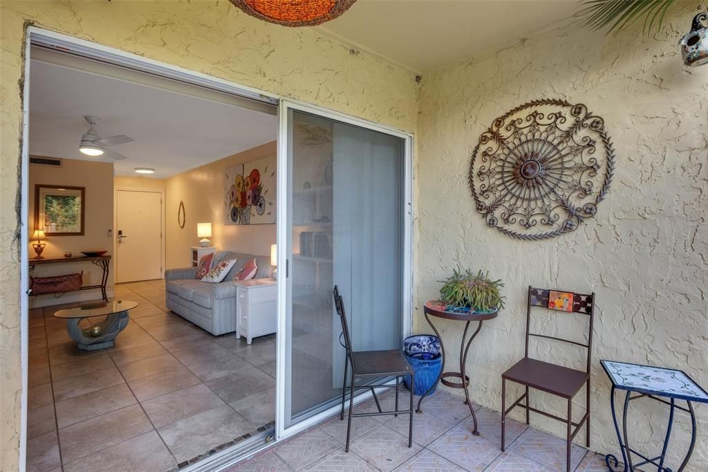 For Sale: $159,000 (1 beds, 1 baths, 768 Square Feet)