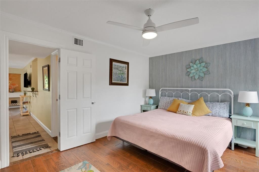 For Sale: $159,000 (1 beds, 1 baths, 768 Square Feet)