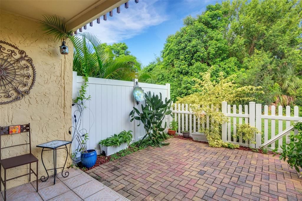 For Sale: $159,000 (1 beds, 1 baths, 768 Square Feet)