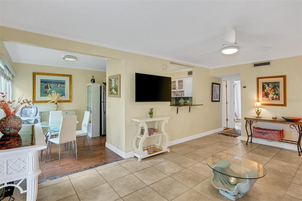 For Sale: $159,000 (1 beds, 1 baths, 768 Square Feet)