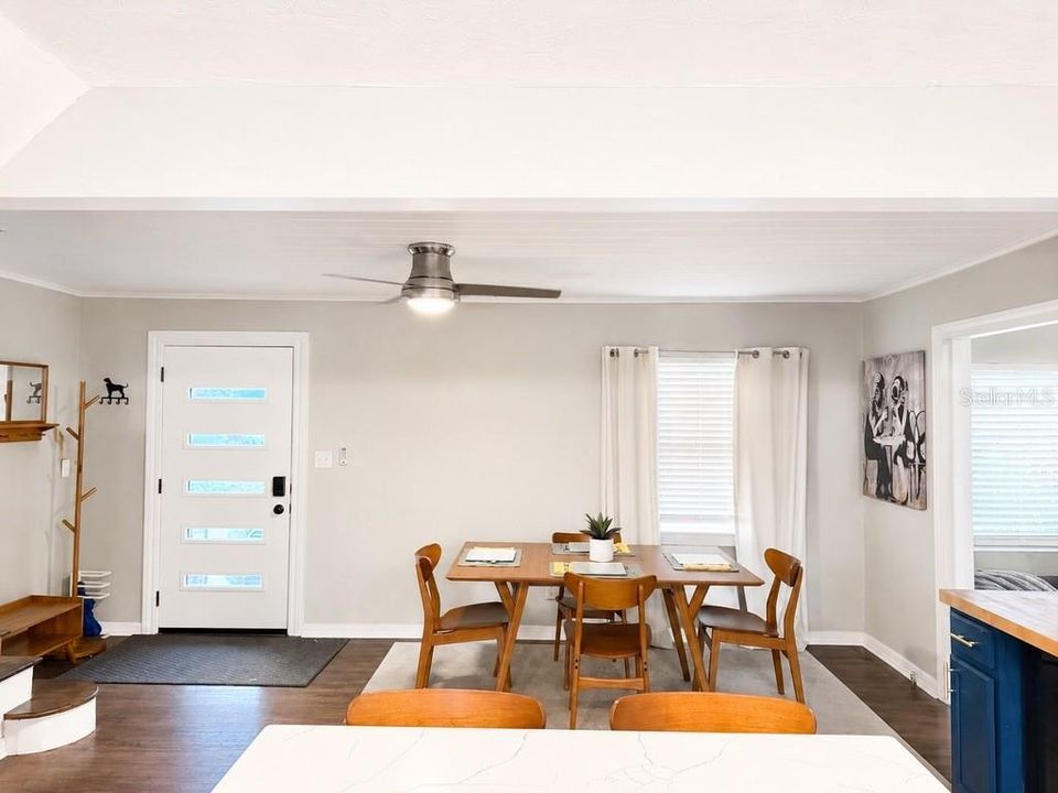 En Venta: $573,126 (4 camas, 2 baños, 1451 Pies cuadrados)