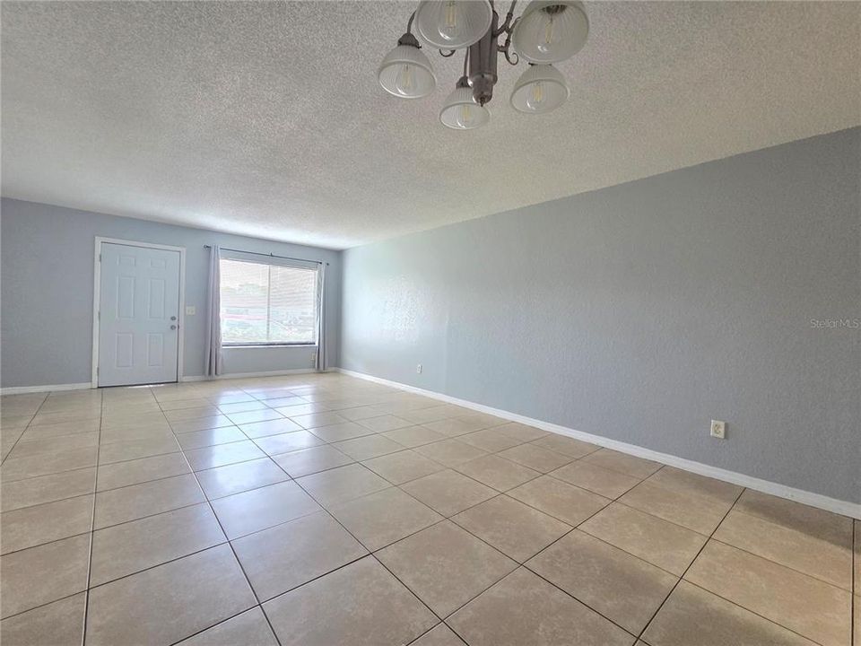 For Rent: $1,625 (3 beds, 2 baths, 1200 Square Feet)