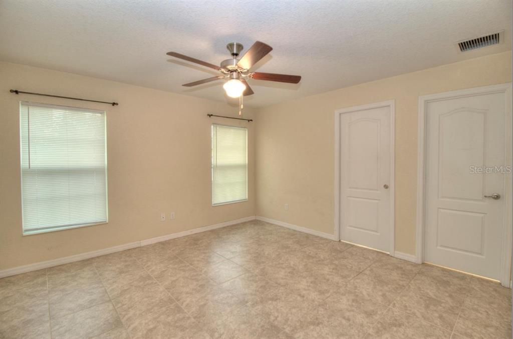 For Rent: $1,800 (3 beds, 2 baths, 1474 Square Feet)