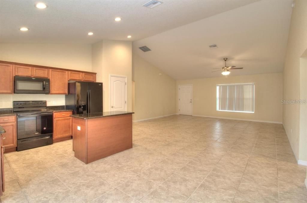 For Rent: $1,800 (3 beds, 2 baths, 1474 Square Feet)