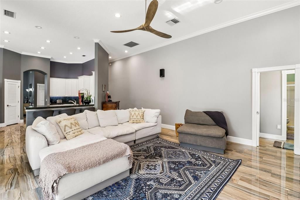 En Venta: $799,000 (4 camas, 3 baños, 3165 Pies cuadrados)