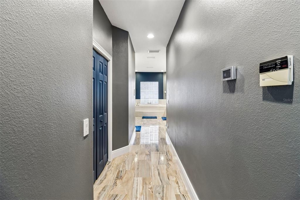 En Venta: $799,000 (4 camas, 3 baños, 3165 Pies cuadrados)