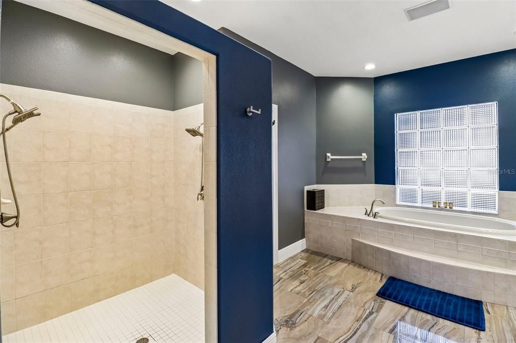 En Venta: $799,000 (4 camas, 3 baños, 3165 Pies cuadrados)