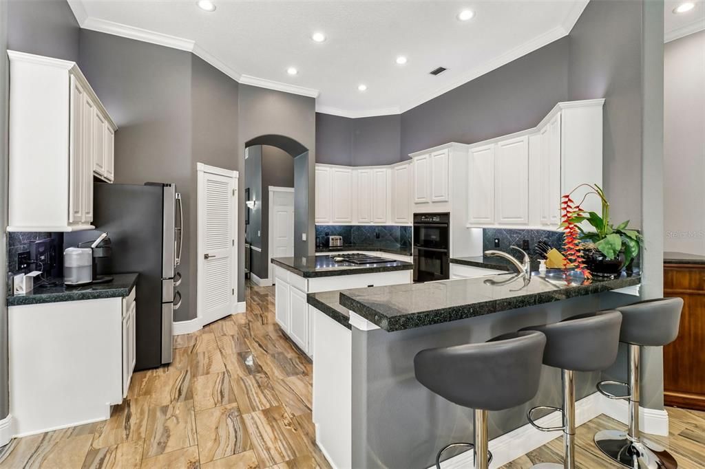 En Venta: $799,000 (4 camas, 3 baños, 3165 Pies cuadrados)