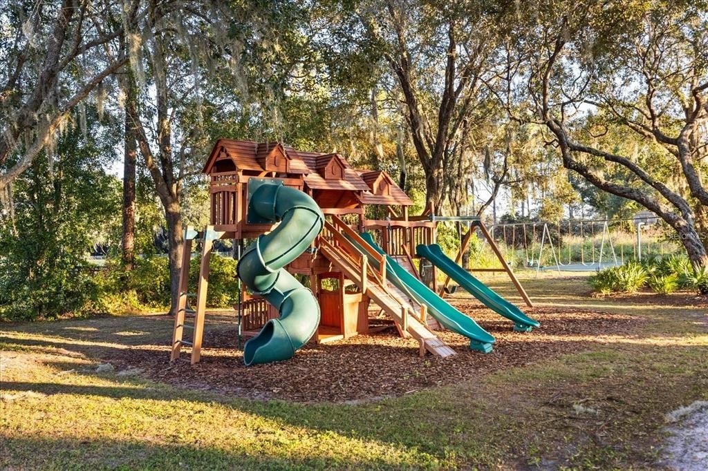En Venta: $799,000 (4 camas, 3 baños, 3165 Pies cuadrados)