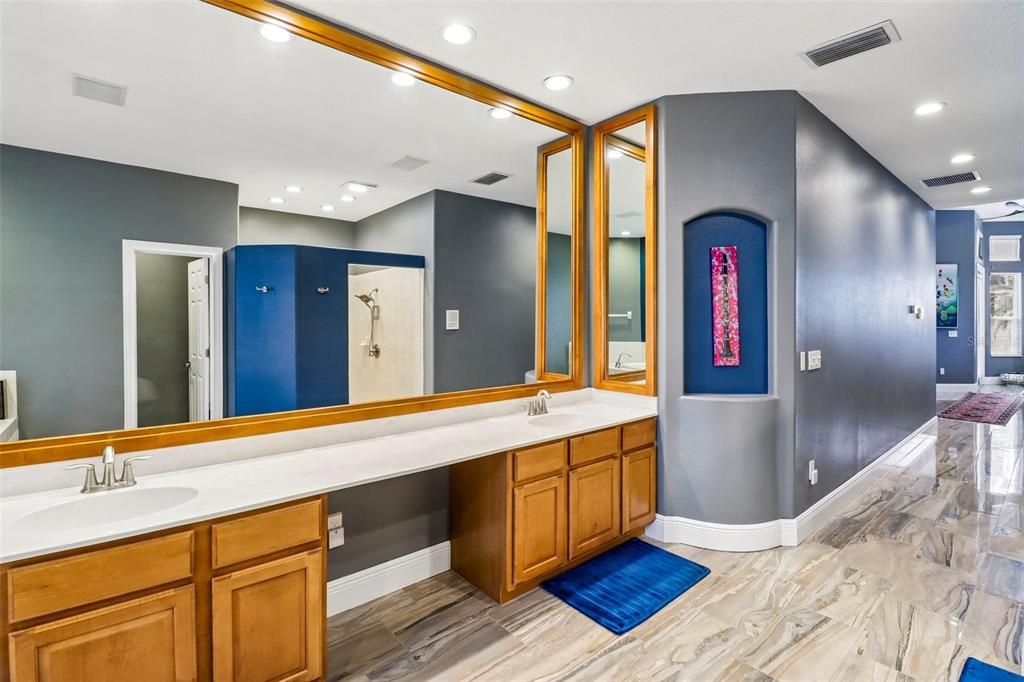 En Venta: $799,000 (4 camas, 3 baños, 3165 Pies cuadrados)